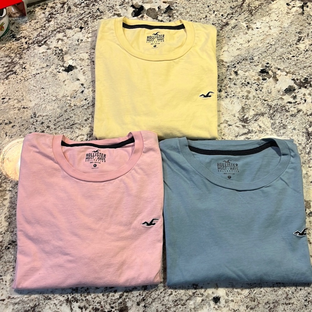 Three pack Hollister T-shirt must have collection in a size XL